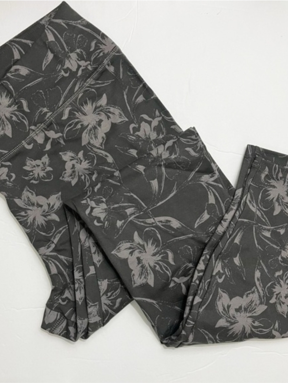 Pact  Women's Vineyard Floral Raven Go-To Legging Leggings
